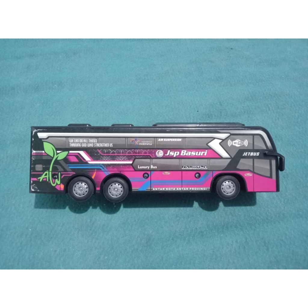Bus Mainan Anak-anak. Bus Telolet Basuri