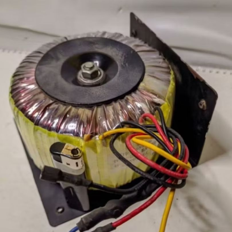 TRAFO TAROID TRAFO 1KVA TRAFO 220V OUTPUT BEKAS