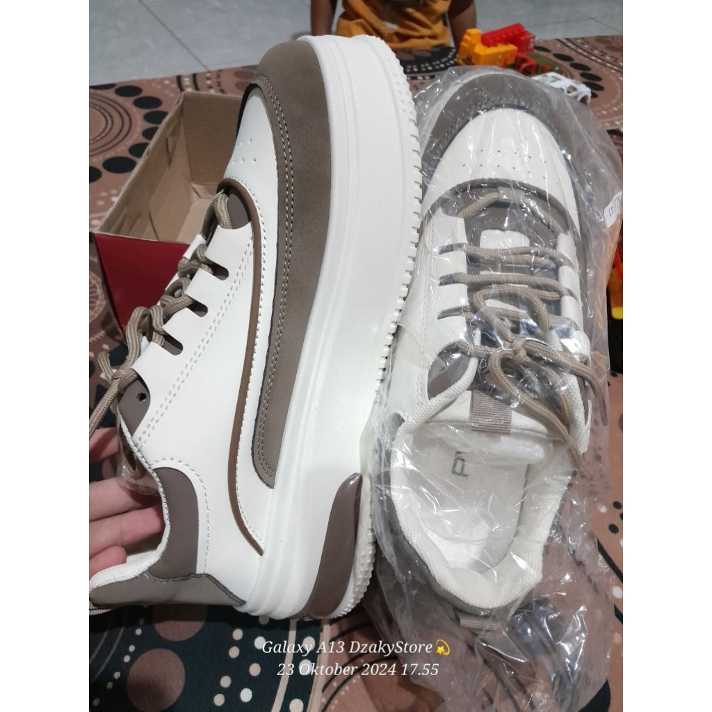 sepatu PVN putih coklat