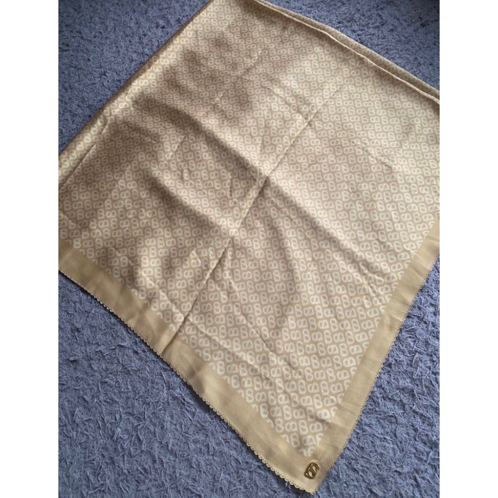 Buttonscarves - Tapis Square Satin