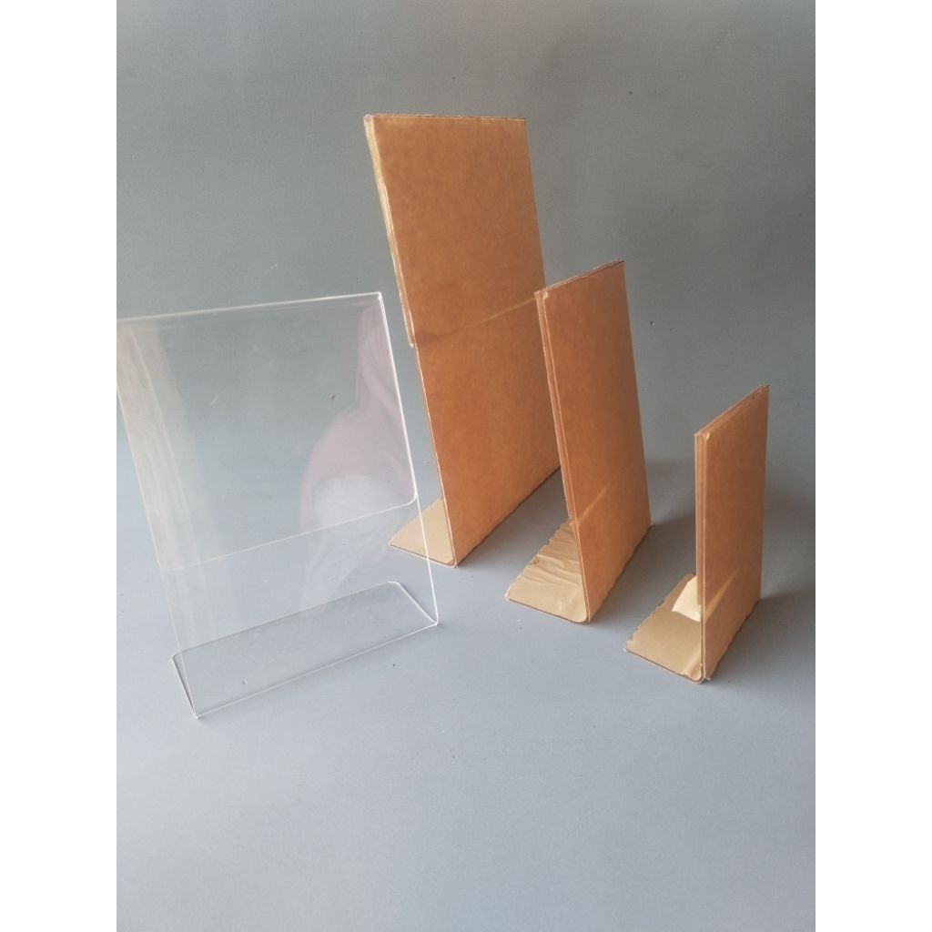 

akrilik display type L ukuran A5