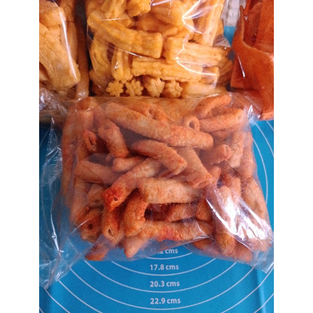 

Aneka macam kerupuk cemilan 4 varian original dan pedas
