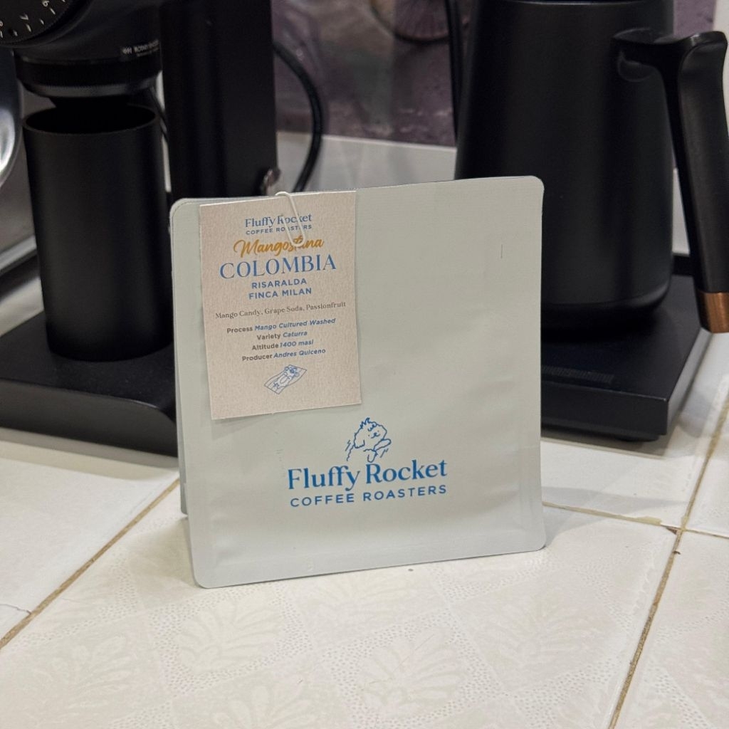 

Fluffy Rocket Coffee Roasters - Mangostana Colombia Risaralda Finca Milan 10gr Shared Beans Kopi