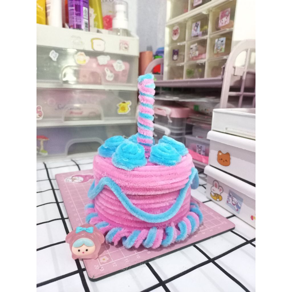 

Toples Kue Ulang Tahun Kawat Bulu