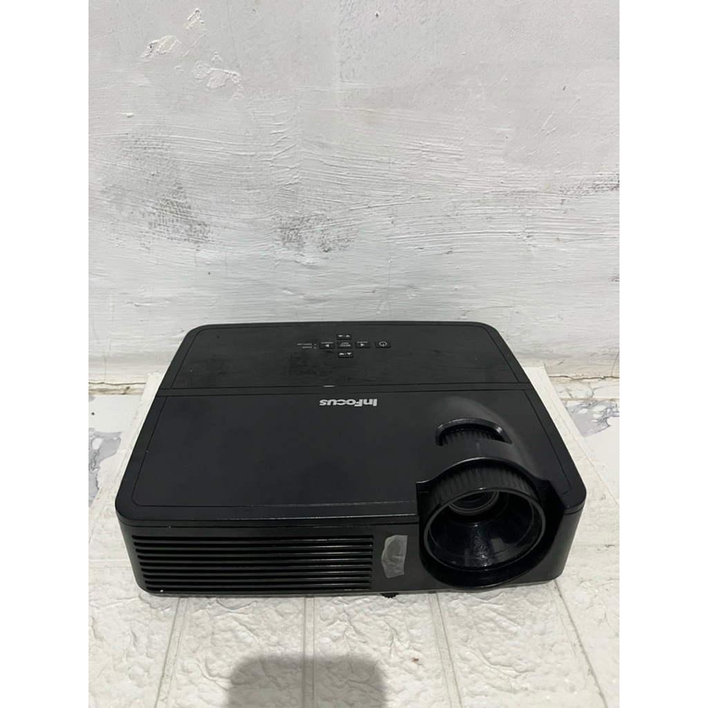 proyektor infocus in114