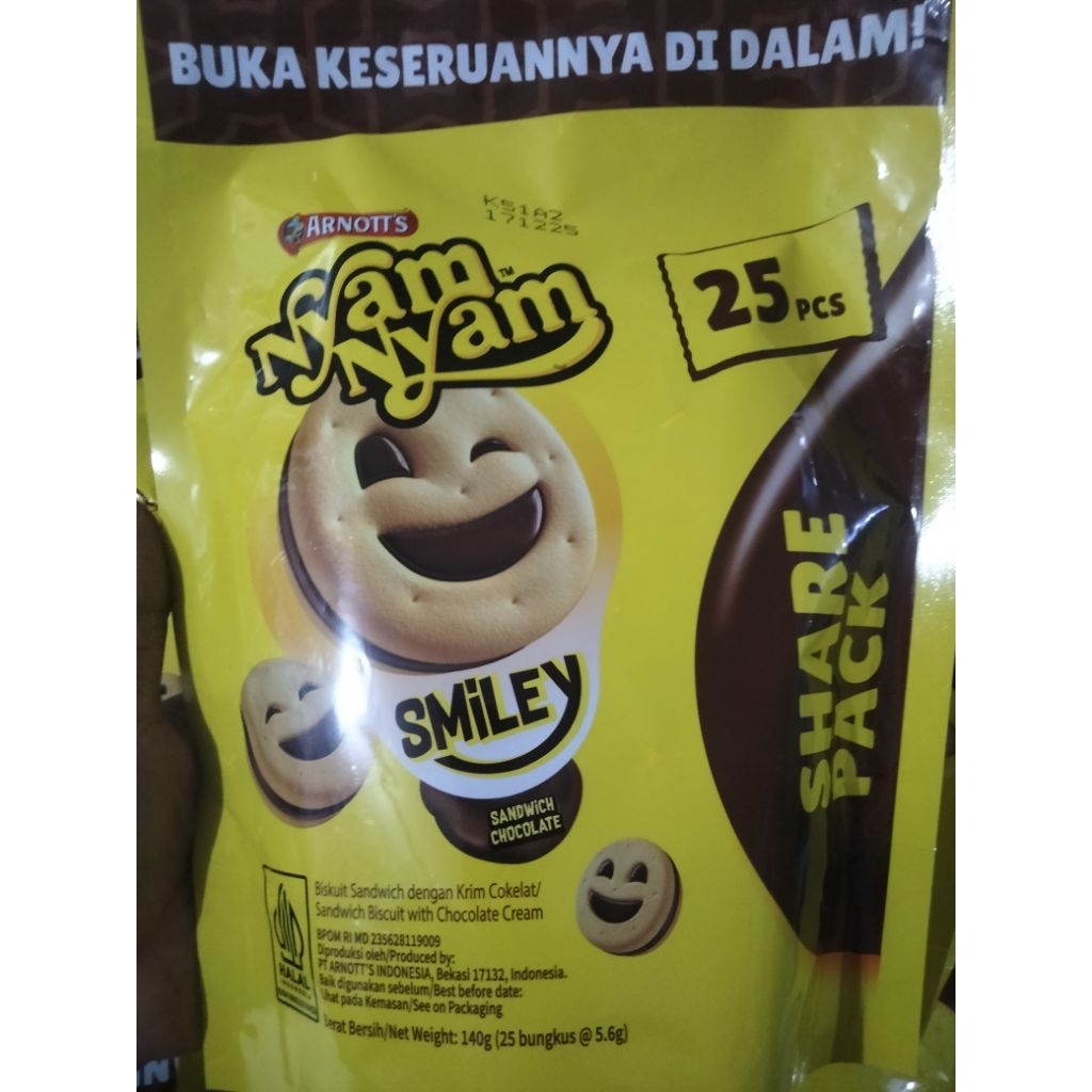 

nyam nyam smyle sandwich chocolate share pack isi 25pcs