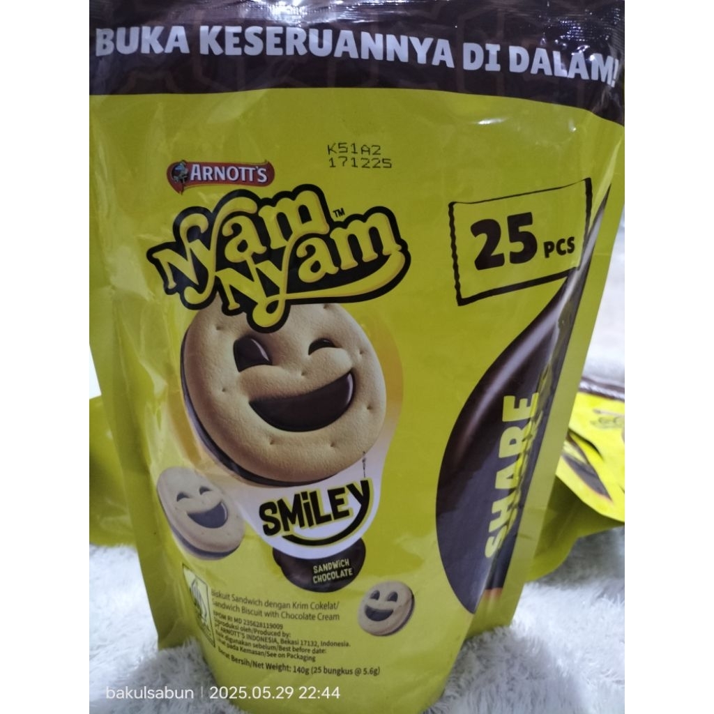 

nyam nyam smyle Sandwich chocolate isi 25pcs