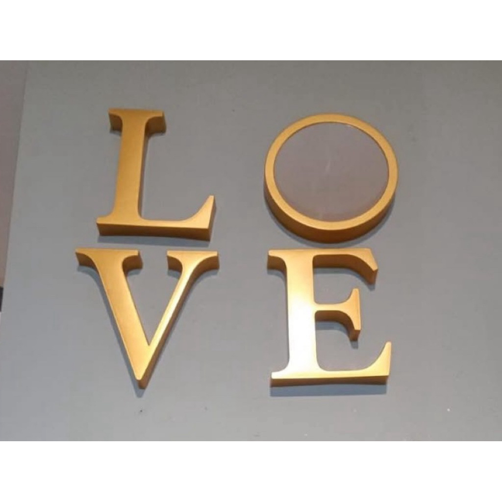 hiasan dinding cermin LOVE Informa