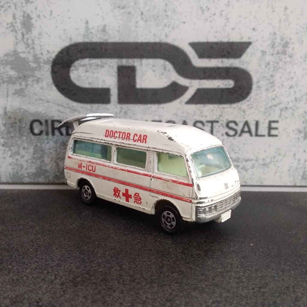 Tomica Nissan Caravan Ambulance Loose No.36