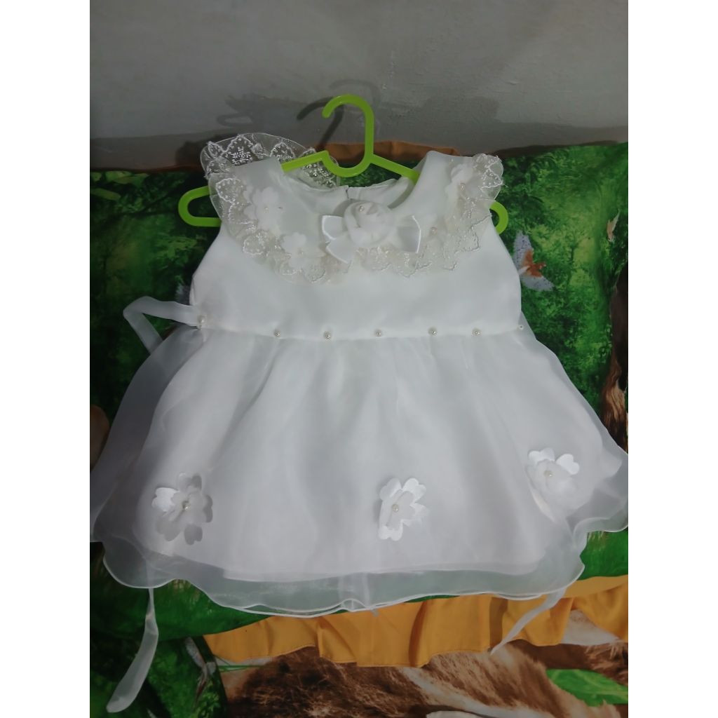 Gaun Putih Bayi