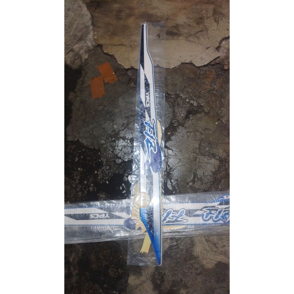 Lis striping motor standar Yamaha fiz r tahun 1998 warna biru