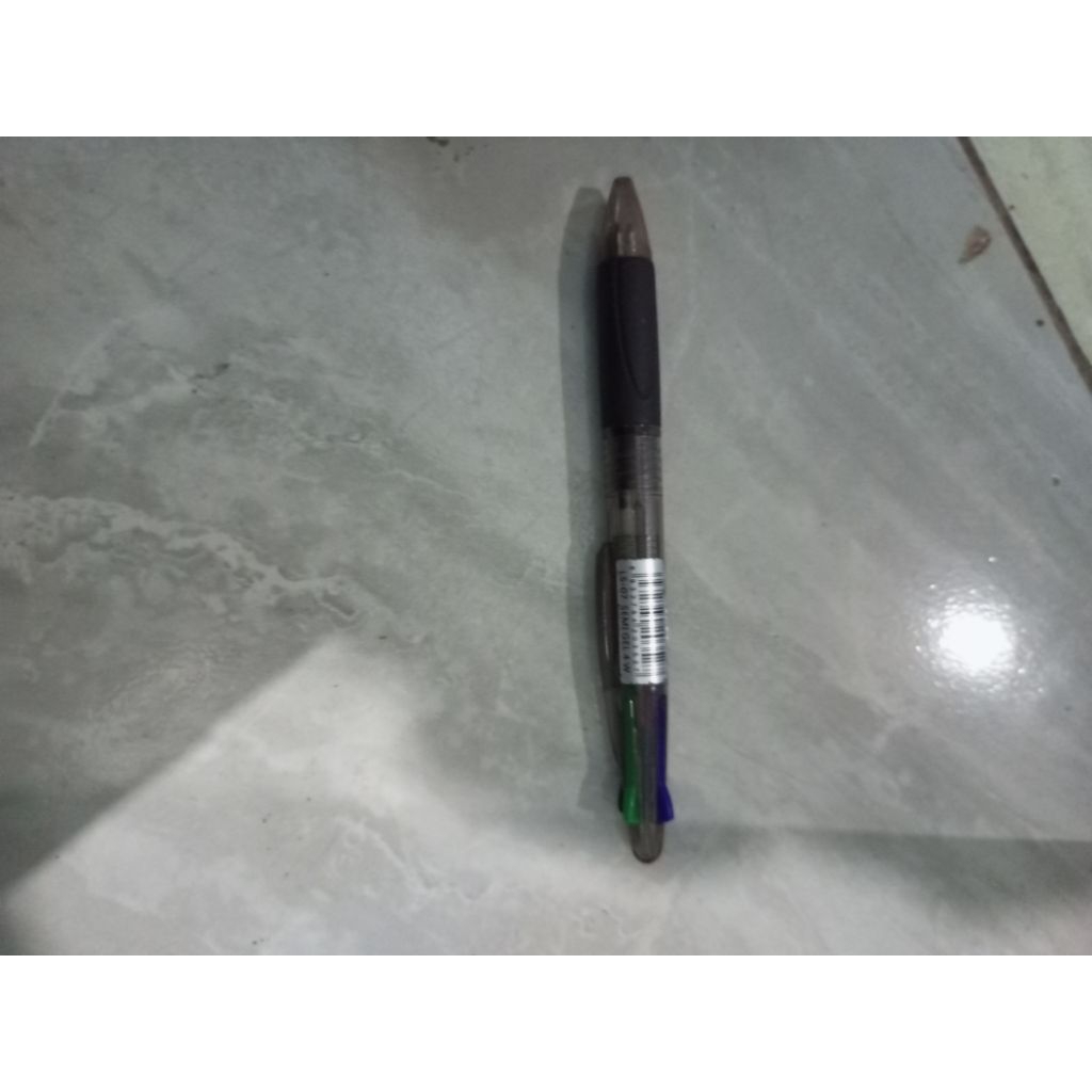 

bolpoin 4 warna