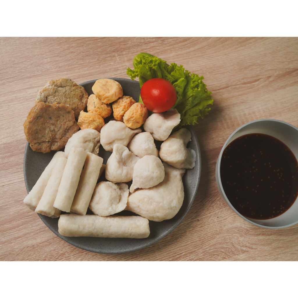 

Paket Vacum FROZEN Pempek Palembang 100% Ikan Tenggiri Campur Kecil 20 Pcs + Cuko 150mL - LaRest