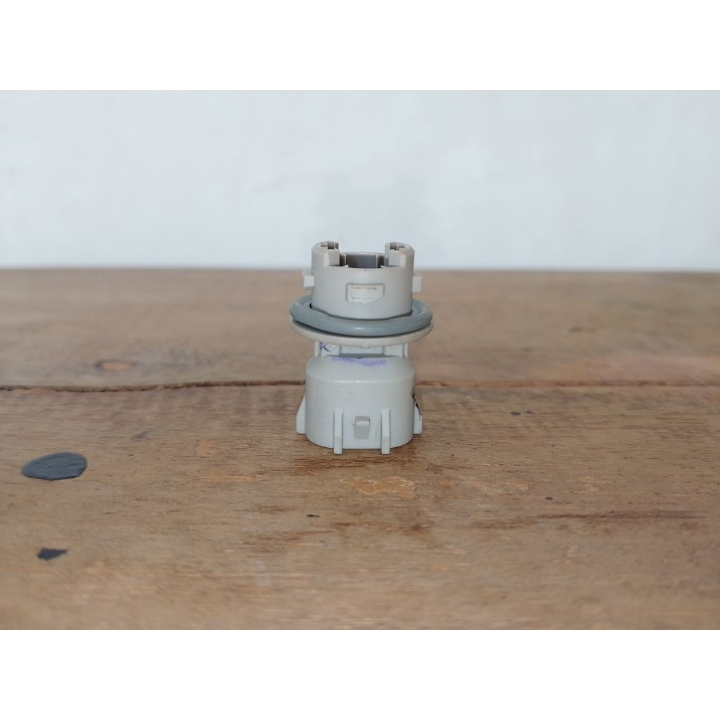 Soket fitting lampu senja depan Toyota Innova original