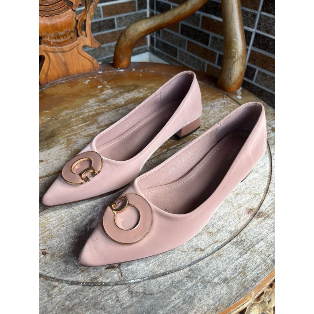 Sepatu kerja wanita / merk genny