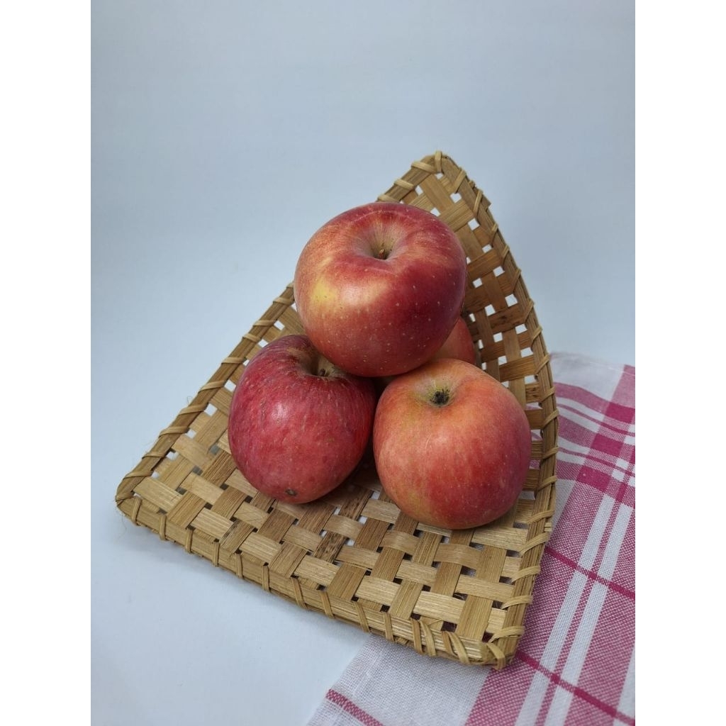 

buah apel fuji fresh termurah 500 gram 1 kg