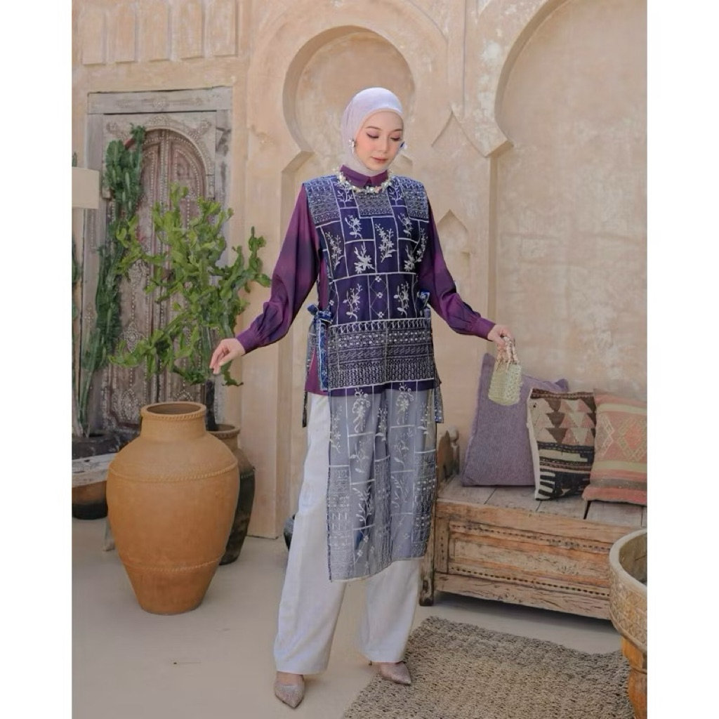 NEW AMORA LACE BLOUSE SIZE M BURGUNDY KIENKA OFFICIAL