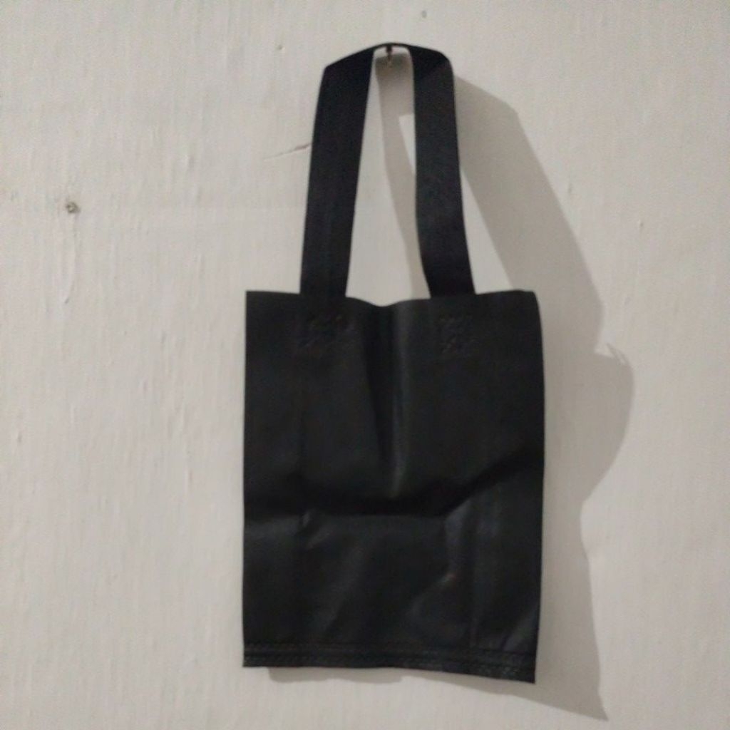 

Tas Spunbond Handle SMALL SIZE UK 20X25X8 Tersedia Ketebalan 70gsm