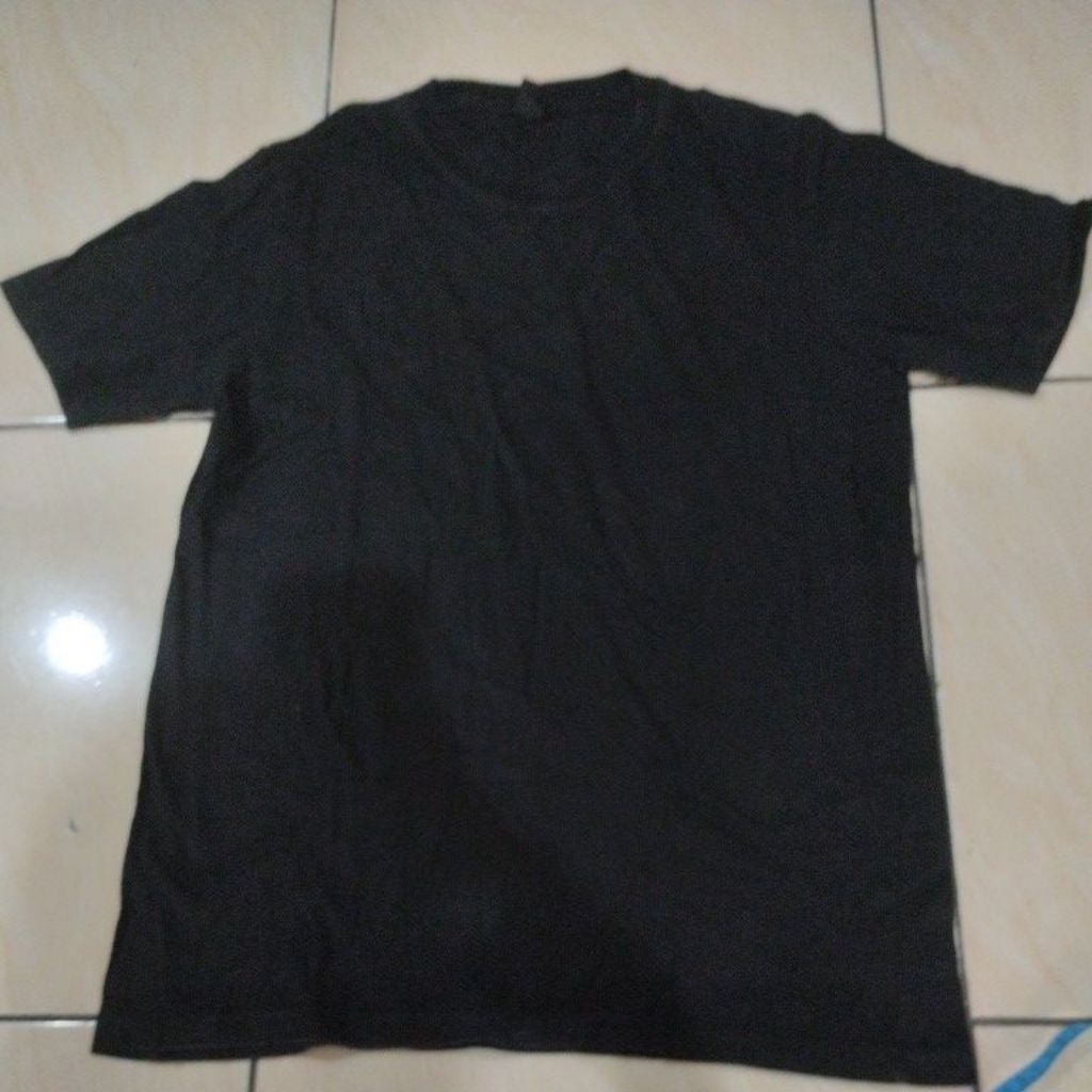 preloved kaos pria