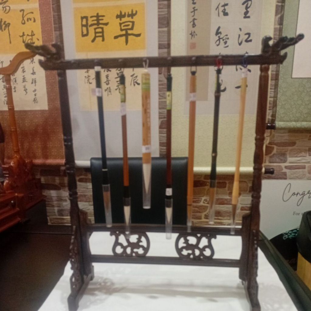 

BH-04 Mahogany Wood Hanging Brush Holder - 16 Brushes