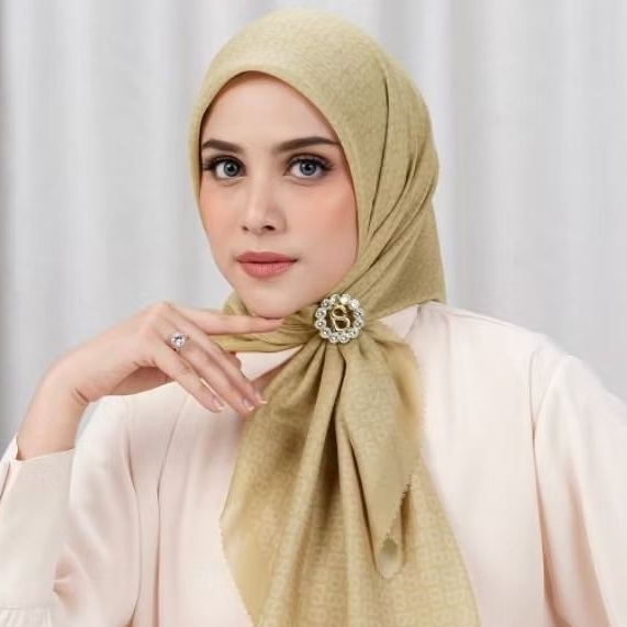 TAPIS SQUARE BUTTONSCARVES RATTAN NEW