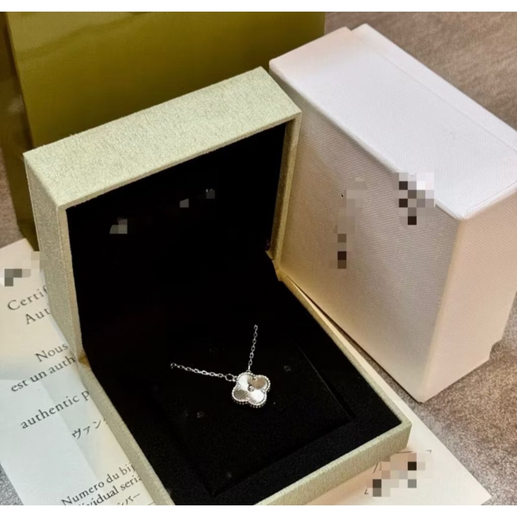 VCA Necklace Four Leaf