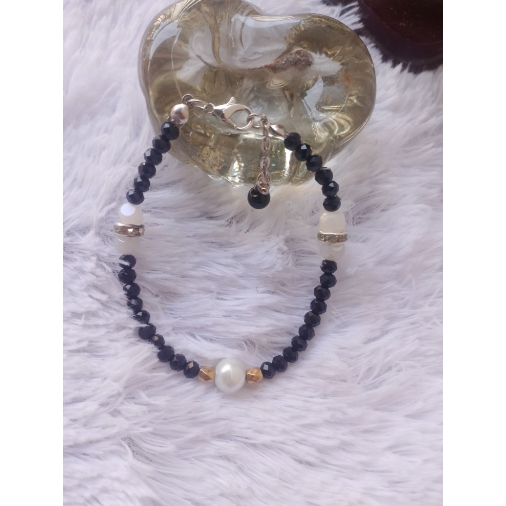 gelang manik kristal hitam