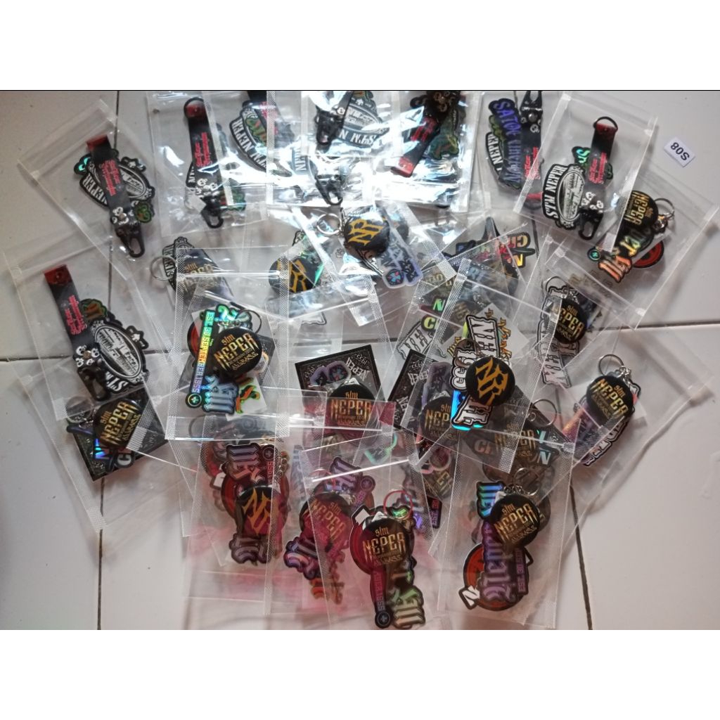 

GANTUNGAN KUNCI DAN STIKER NEPER 3PCS
