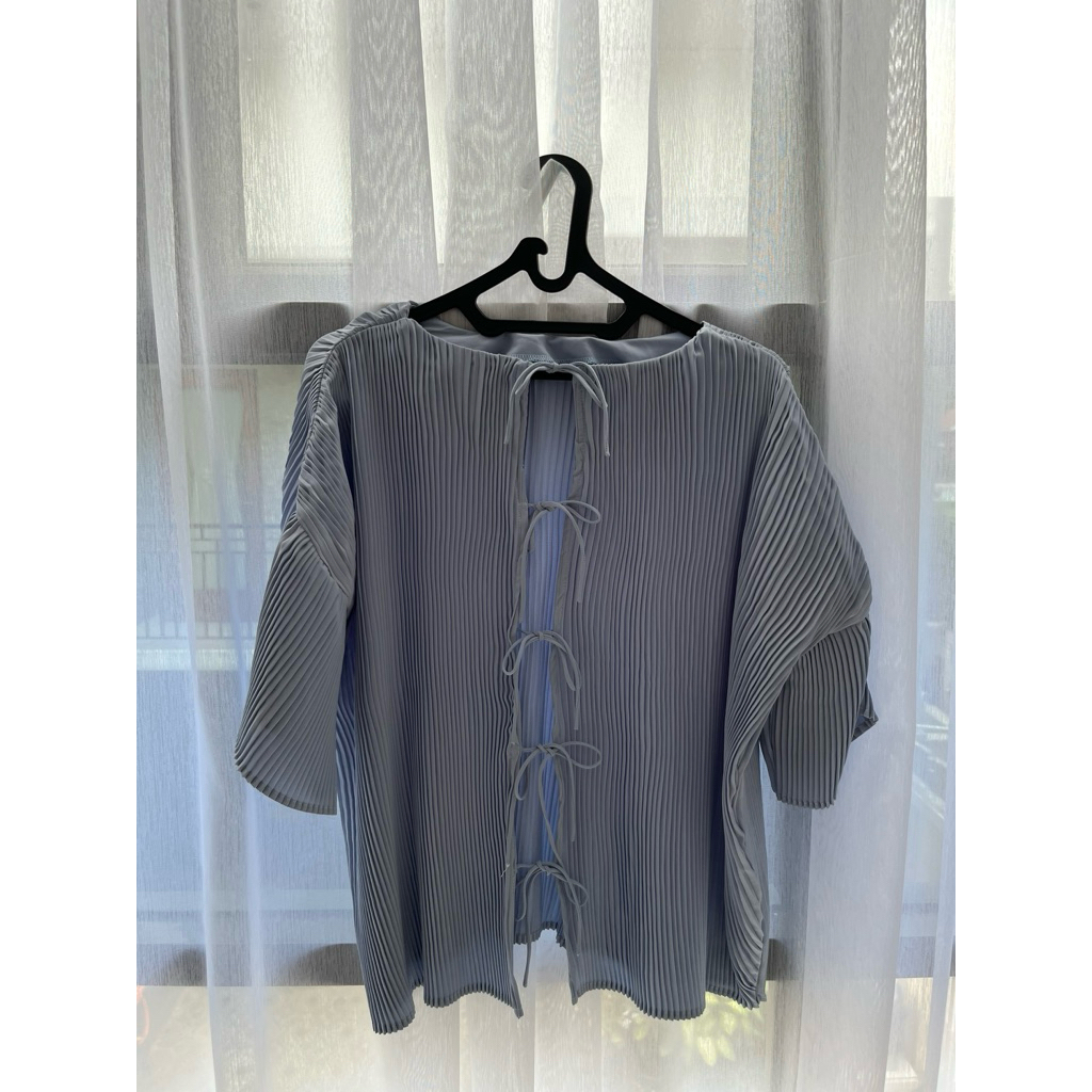 Preloved TheGoodsDept LIPAT Atasan Pleats Coquette Pita