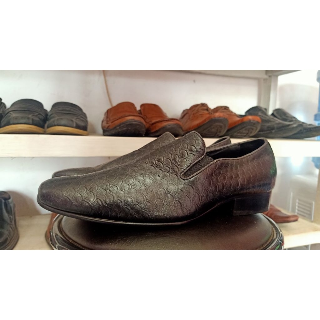 Sepatu pantofel Pedro 41