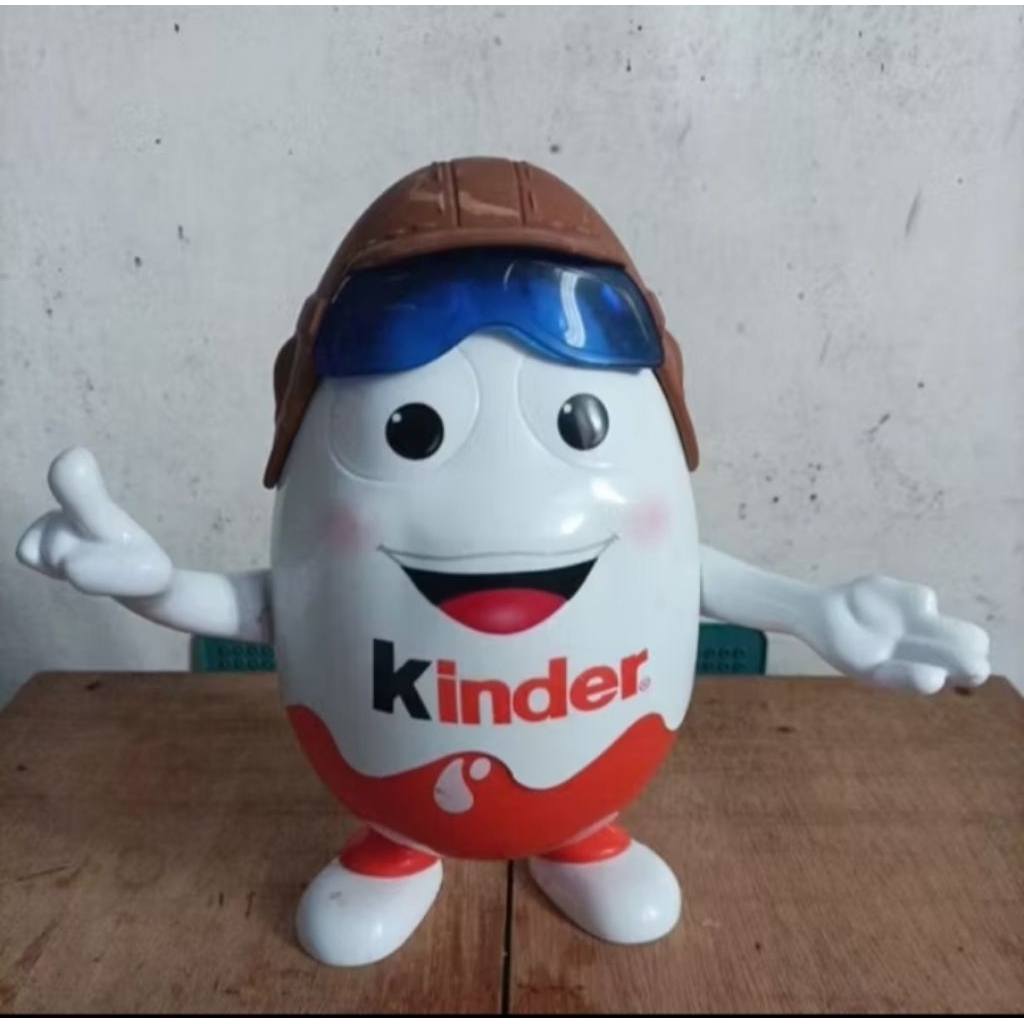 Figure Kinder Joy ukuran besar 24cm