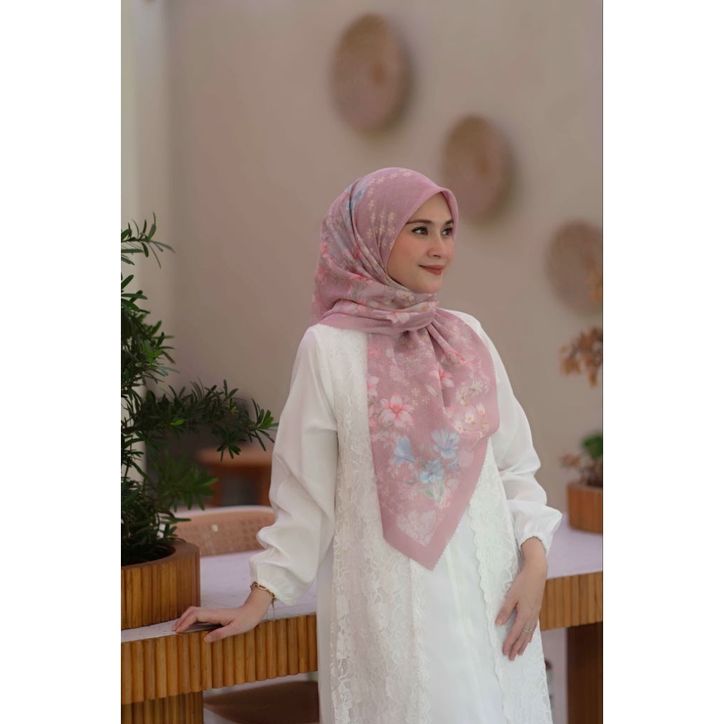 Magnolia Mauve Hijab Segiempat dengan 5 pilihan warna
