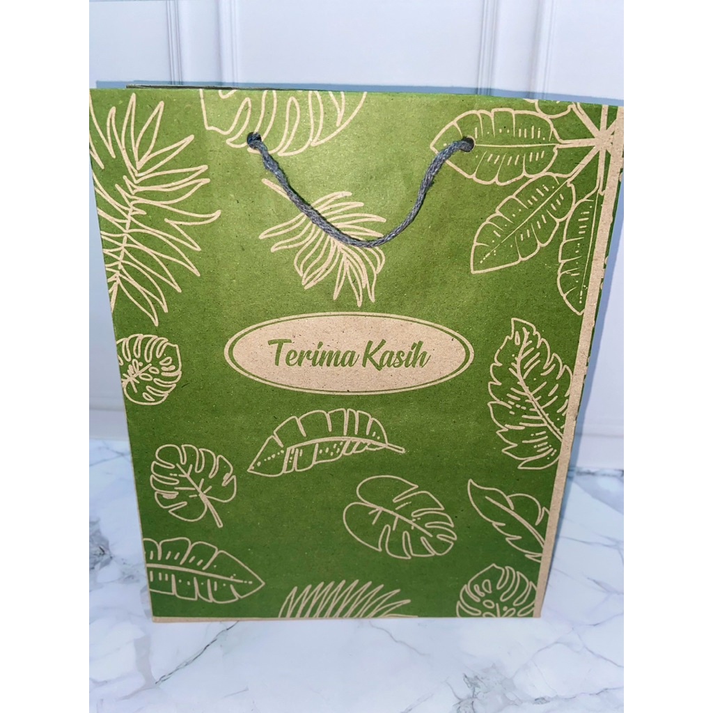 

Paperbag R.6 Batik 1 Warna Tali Abu-Abu (20x10x25)