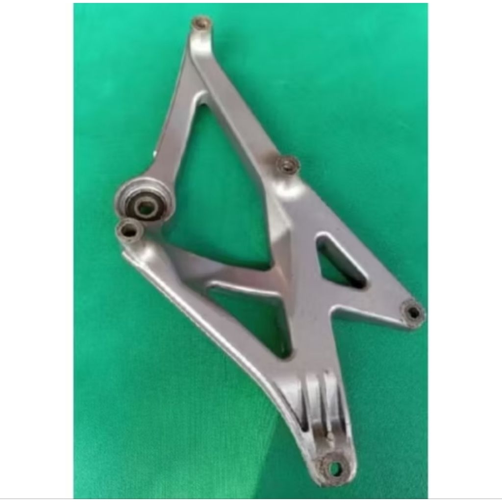 Arem sasis breket knaLpot / dudukan knaLpot motor yamaha xeon karbu 125 PNP xeon RC Fi 125 Barang or