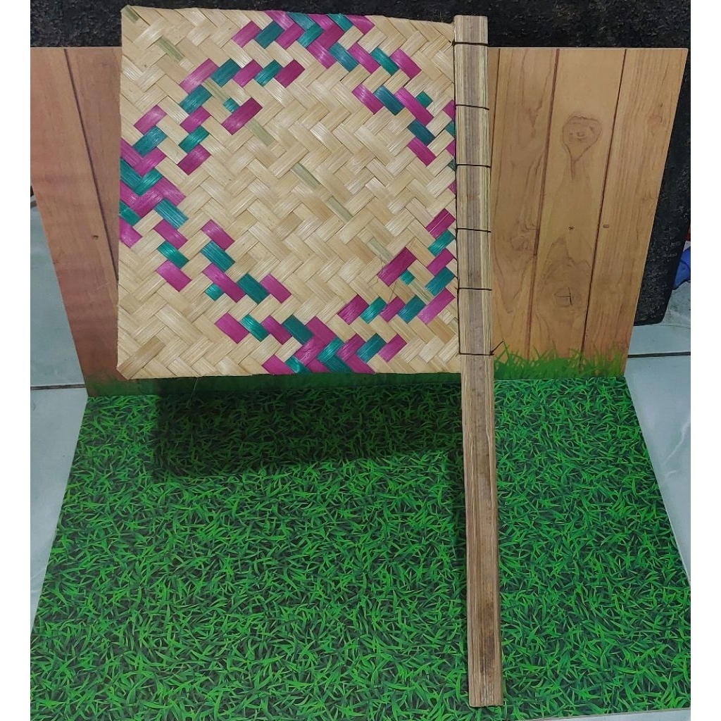 KIPAS BAMBU ANYAMAN KIPAS SATE (KERAJINAN BAMBU MOTIF)