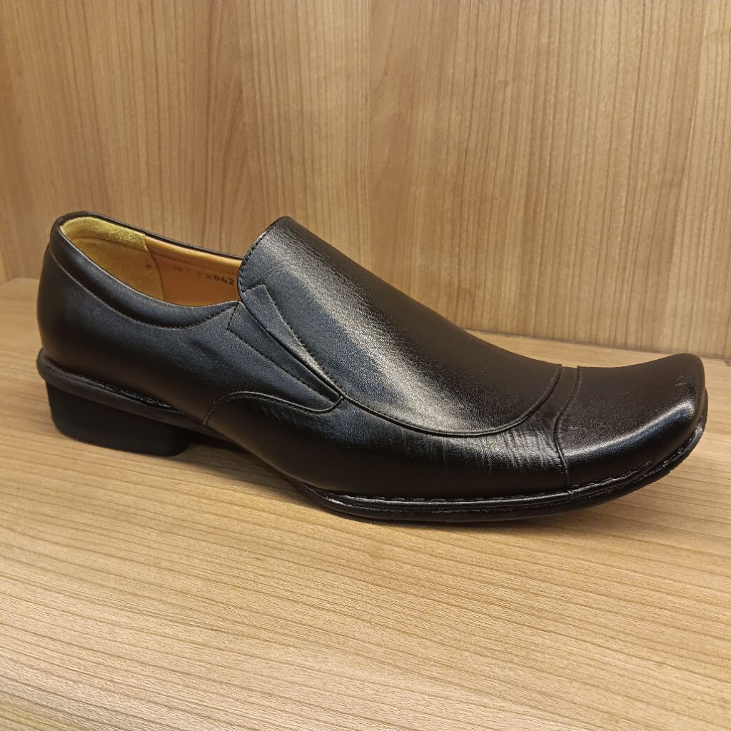 BUCCHERI MAN SHOES PANTOFEL SEPATU KERJA PRIA BAHAN KULIT  ORIGINAL