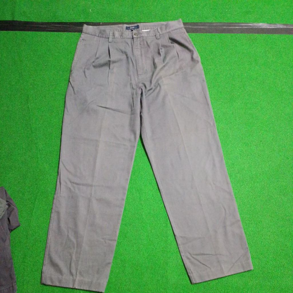 celana chinos  bossin