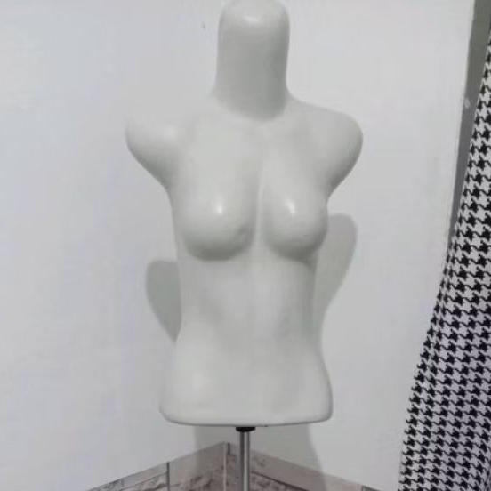 Manekin baju bahan plastik warna purih