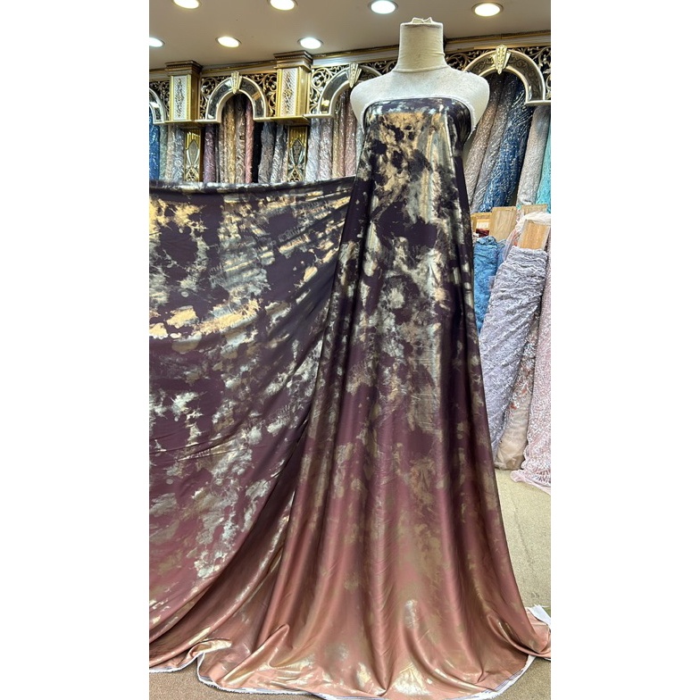KODE Y56W Kain bahan satin armani silk motif gradasi ombre with foil emas harga per 5m Lebar 15 cm  