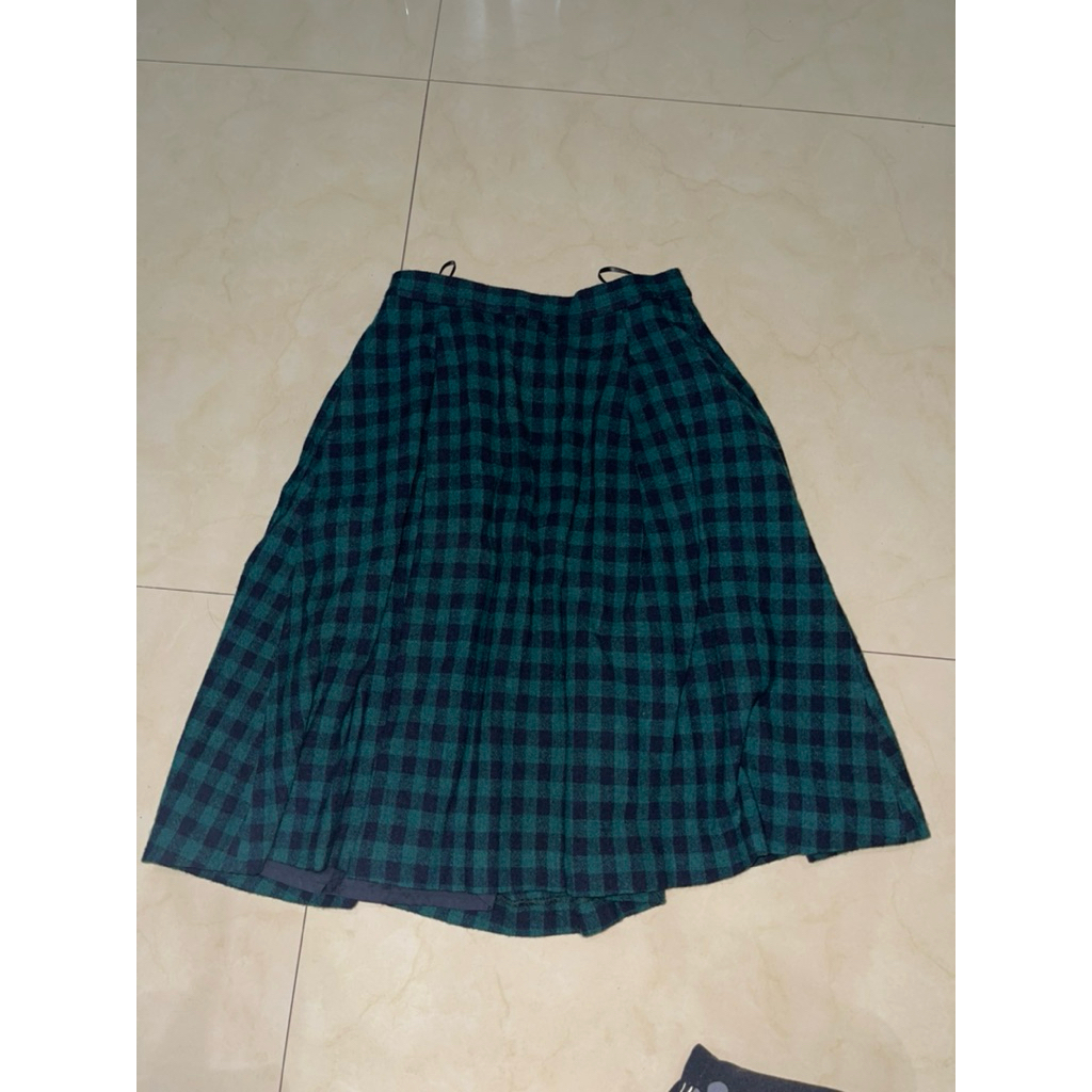 PRELOVED UNIQLO TARTAN SKIRT