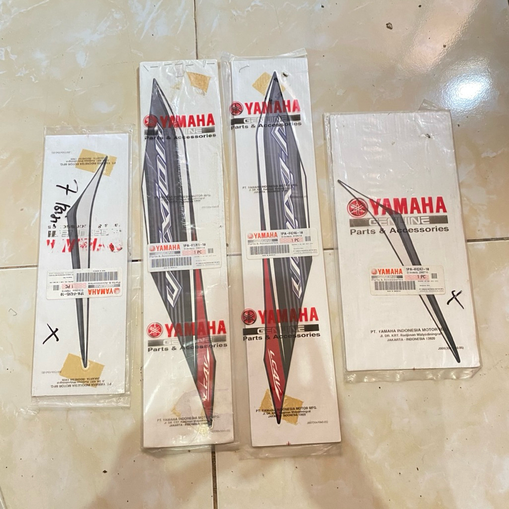 Striping stiker SAYAP TANGKI Yamaha Vixion New NVL 2013 hitam original YGP