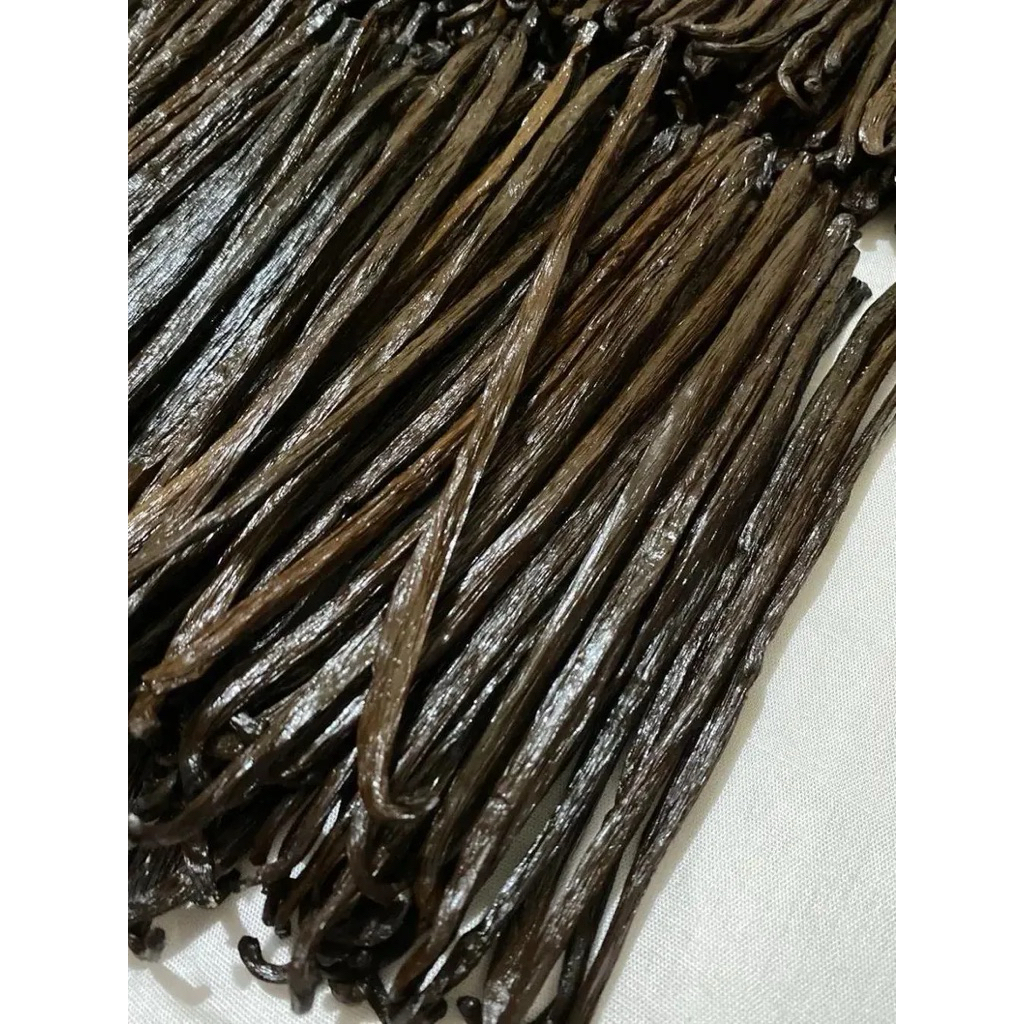 

18-21 cm polong vanili varietas "Bourbon" Kelas A untuk para gourmet, untuk pencuci mulut dan resep yang mewah. 18-21 cm Bourbon vanilla pods Class A for gourmets, for desserts and gourmet recipes.