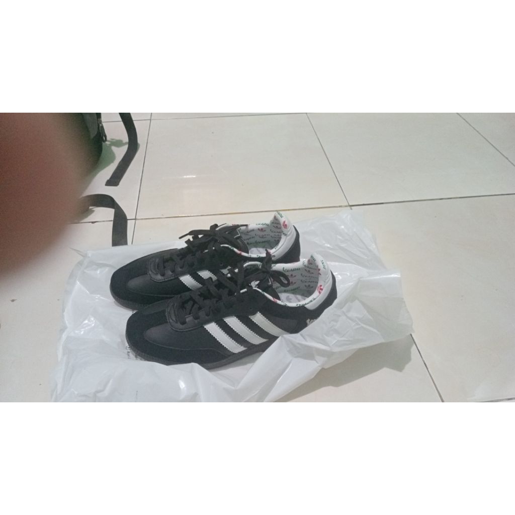 Sepatu adidas vespa