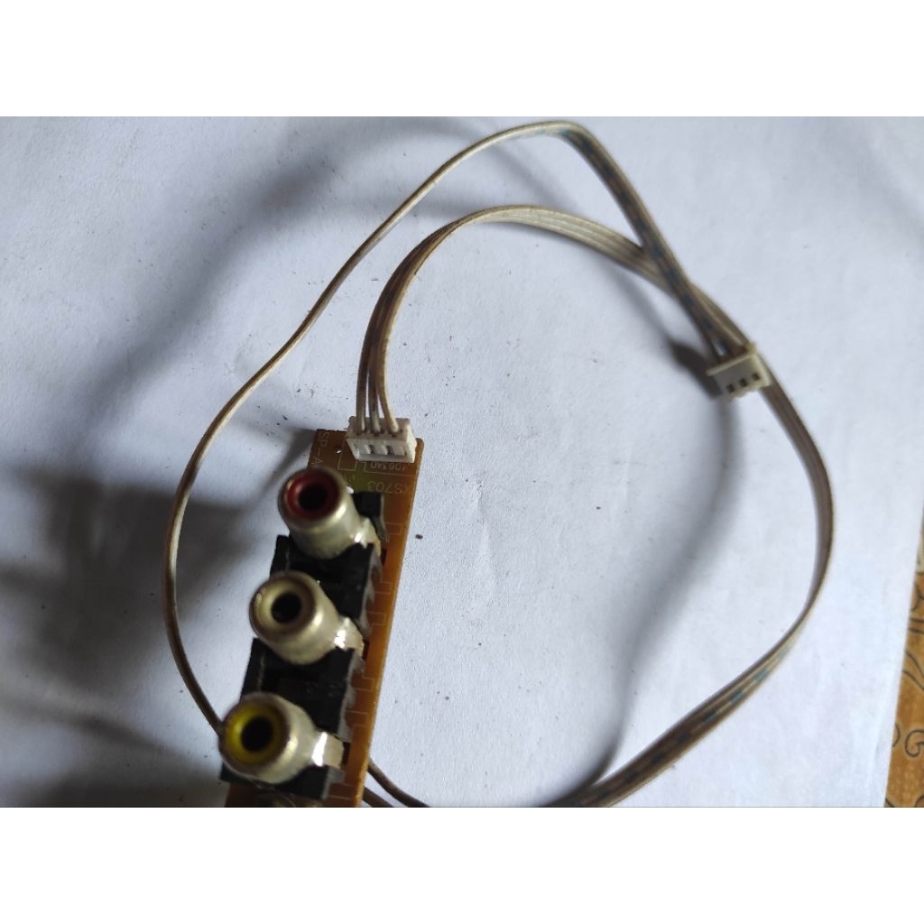 jek input rca 3 kabel 1 tingkat