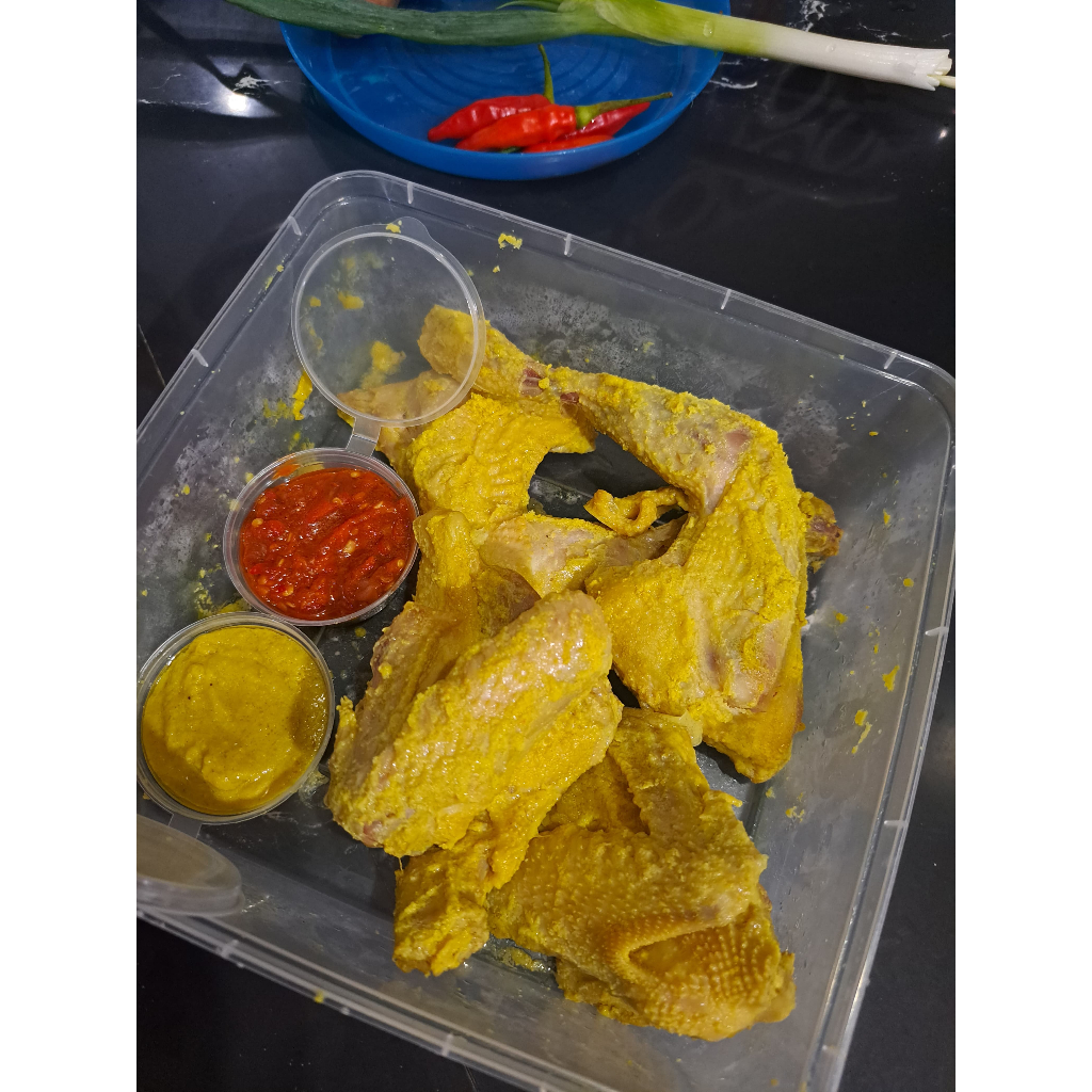 

AYAM GORENG UNGKEP BUMBU KUNING HOMEMADE + SAMBAL TERASI KREMES BUMBU AYAM PEJANTAN