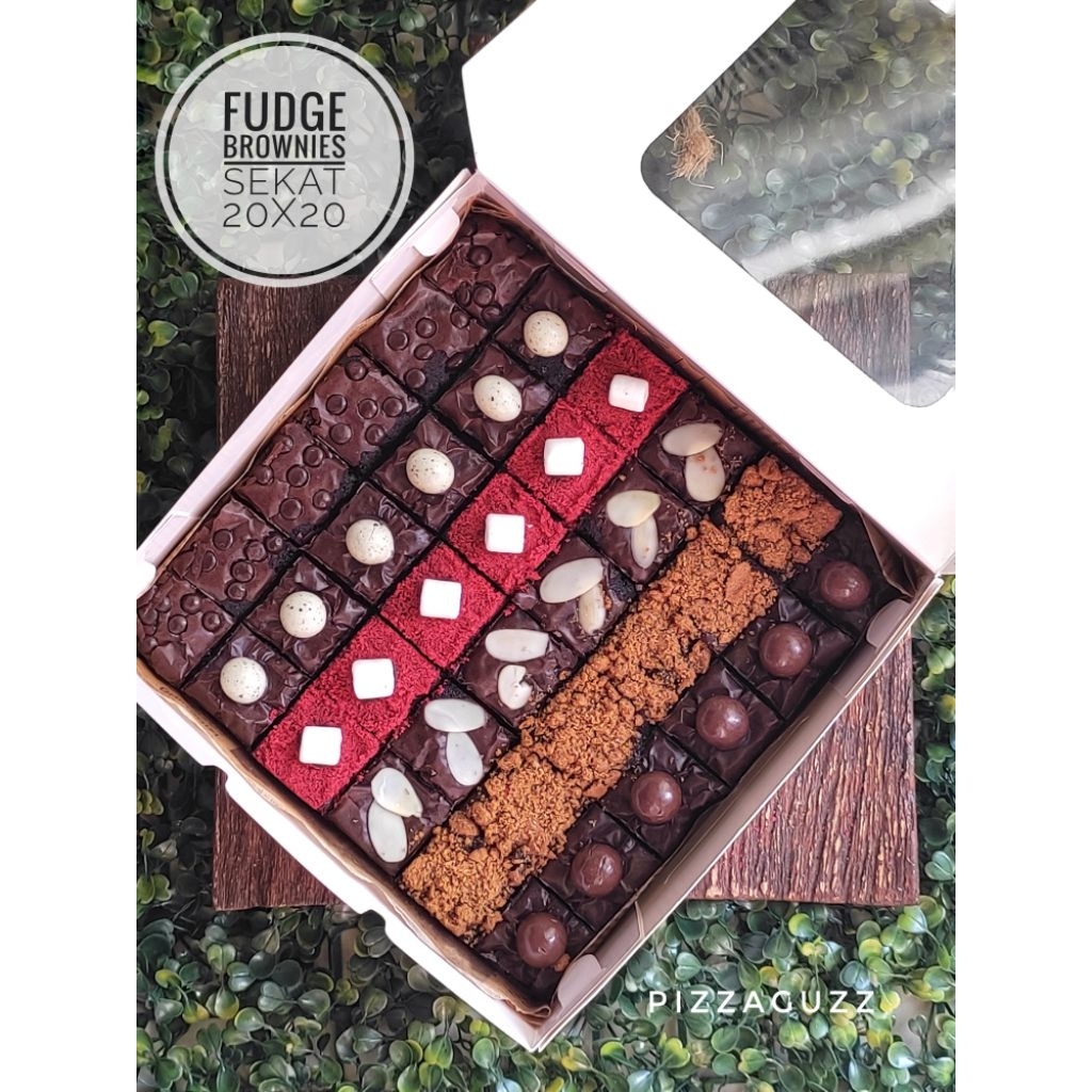 

Fudge Brownies Family Pack Fancy Topping