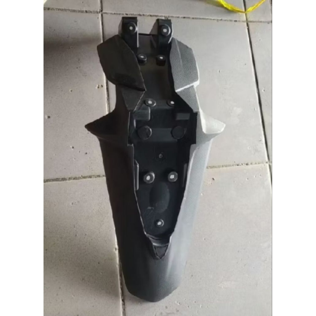 spakbor belakang Suzuki gsx 150 r bekas ori