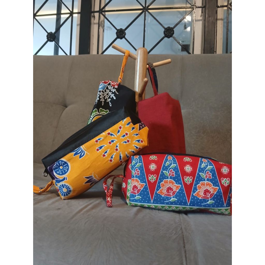 

TEMPAT PENSIL MODERN, LUCU, MOTIF BATIK BETAWI