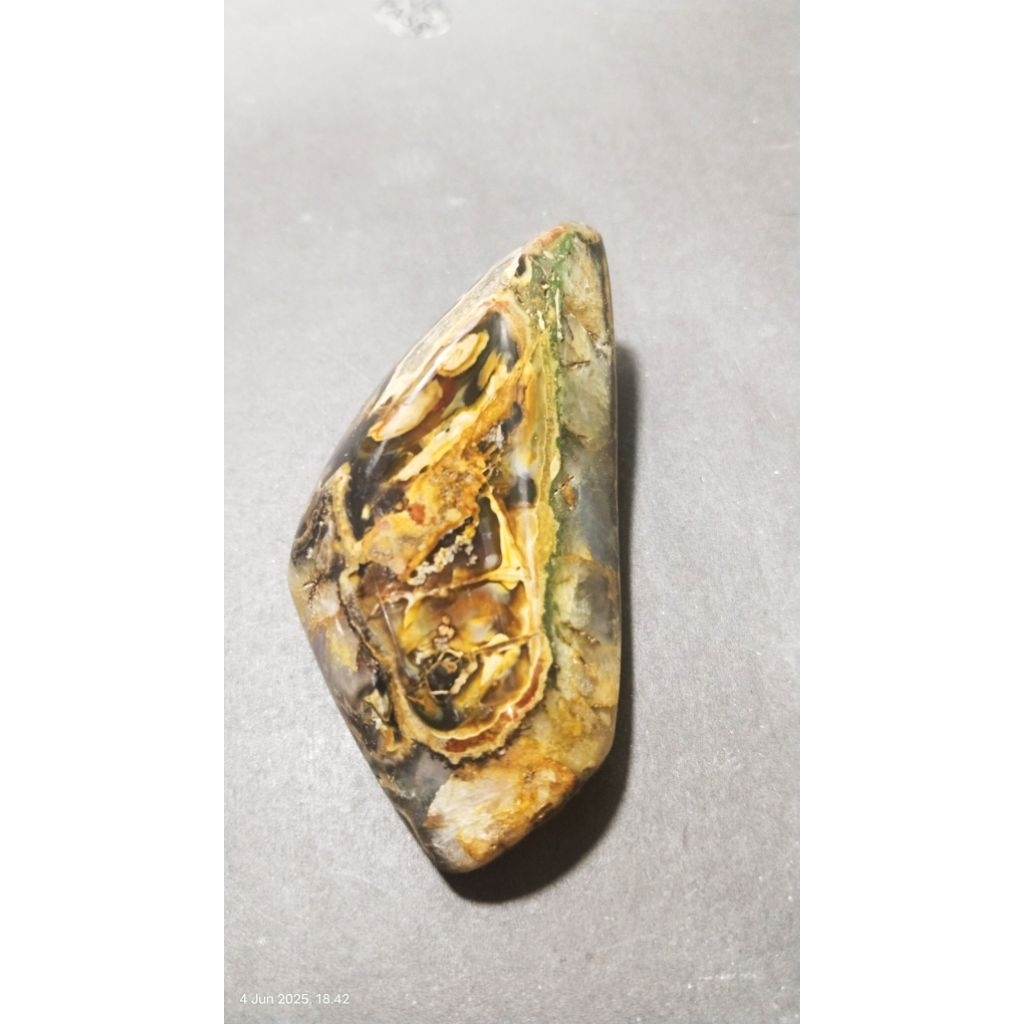 Mentahan bahan batu pancawarna