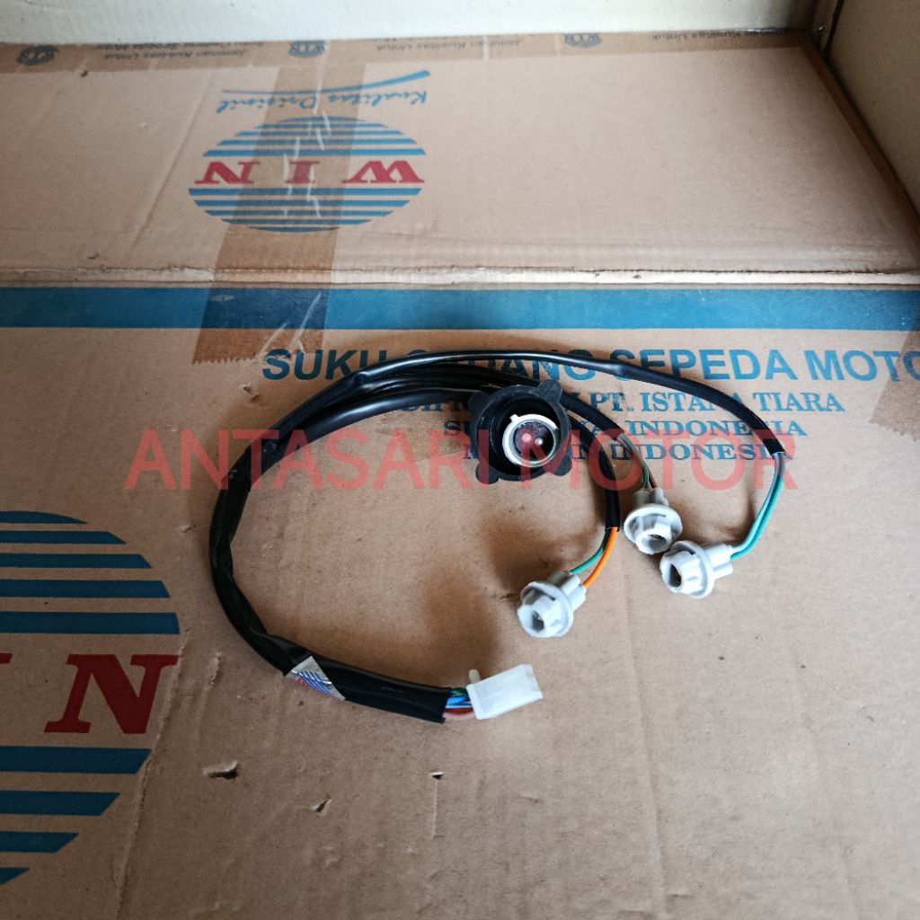 COB LAMPU DEPAN BEAT KARBU 2008 2009 2010 SOKET LAMPU DEPAN BEAR KARBU 2008 2009 2010 FITTING LAMPU 